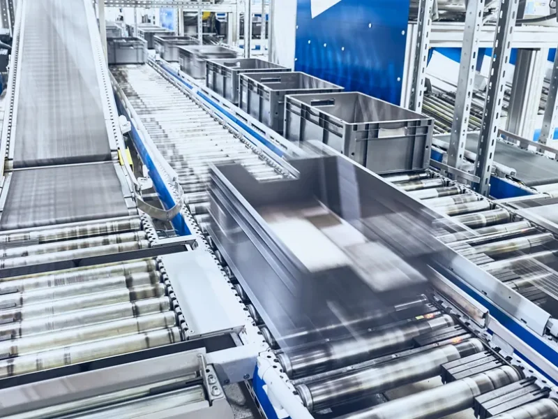 Modern,Roller,Conveyor,System,With,Boxes,In,Motion,,Shallow,Depth